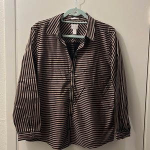 Chicos no iron button up top